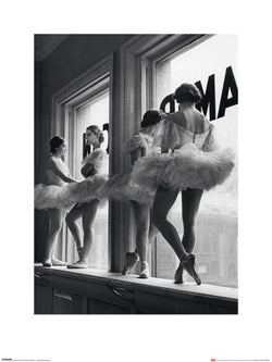 Kunstdruk Time Life - Ballerinas in Window 60x80cm