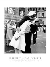Kunstdruk Photography Coll. - Kissing the War Goodbye 60x80cm